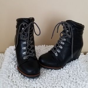 Winter combat boots